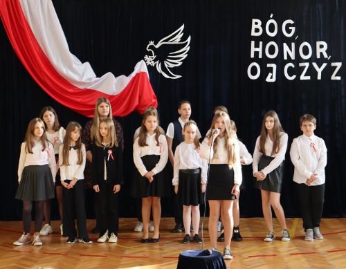 Czytaj więcej: ŚWIĘTUJEMY ODZYSKANIE PRZEZ POLSKĘ NIEPODLEGŁOŚCI