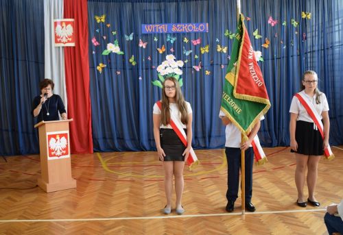 b_500_500_16777215_00_images_szkolne_aktualnosci_Rozpoczecie_18_DSC_0090.JPG