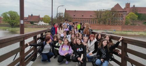 b_500_500_16777215_00_images_szkolne_aktualnosci_poznaj_polske22_279612118_1591462741235681_987589114117417105_n.jpg